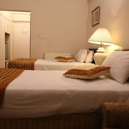 Carlton Tower Hotel ラホール エクステリア 写真