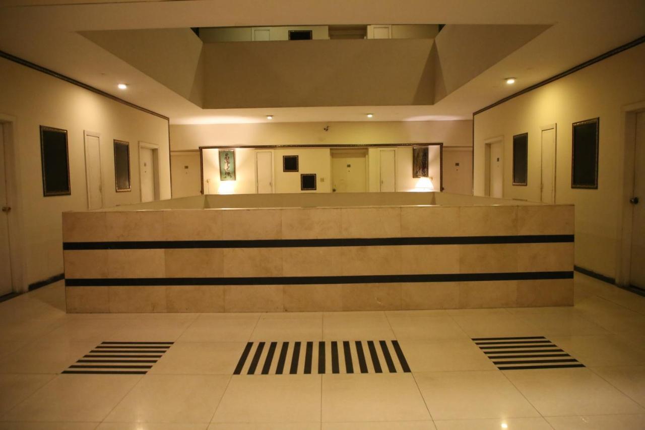 Carlton Tower Hotel ラホール エクステリア 写真
