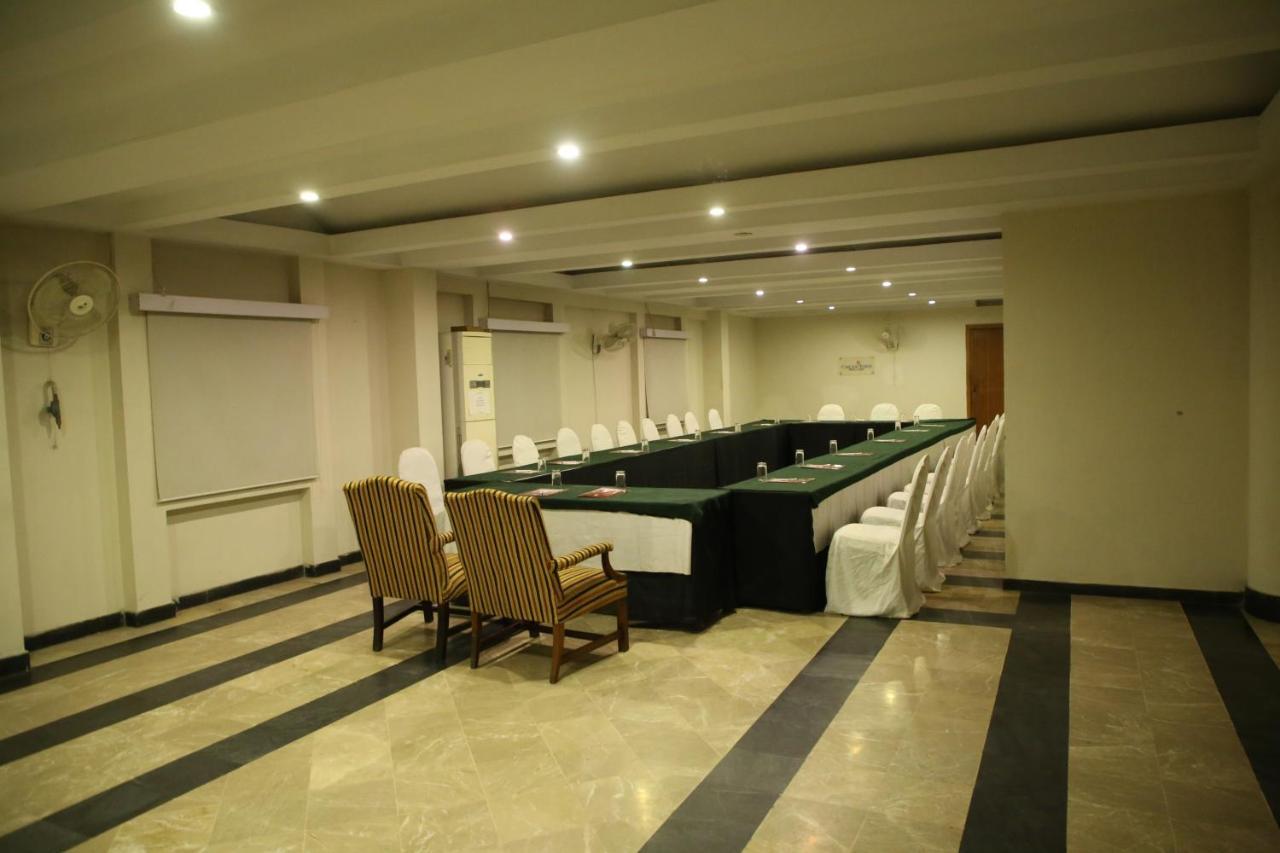 Carlton Tower Hotel ラホール エクステリア 写真