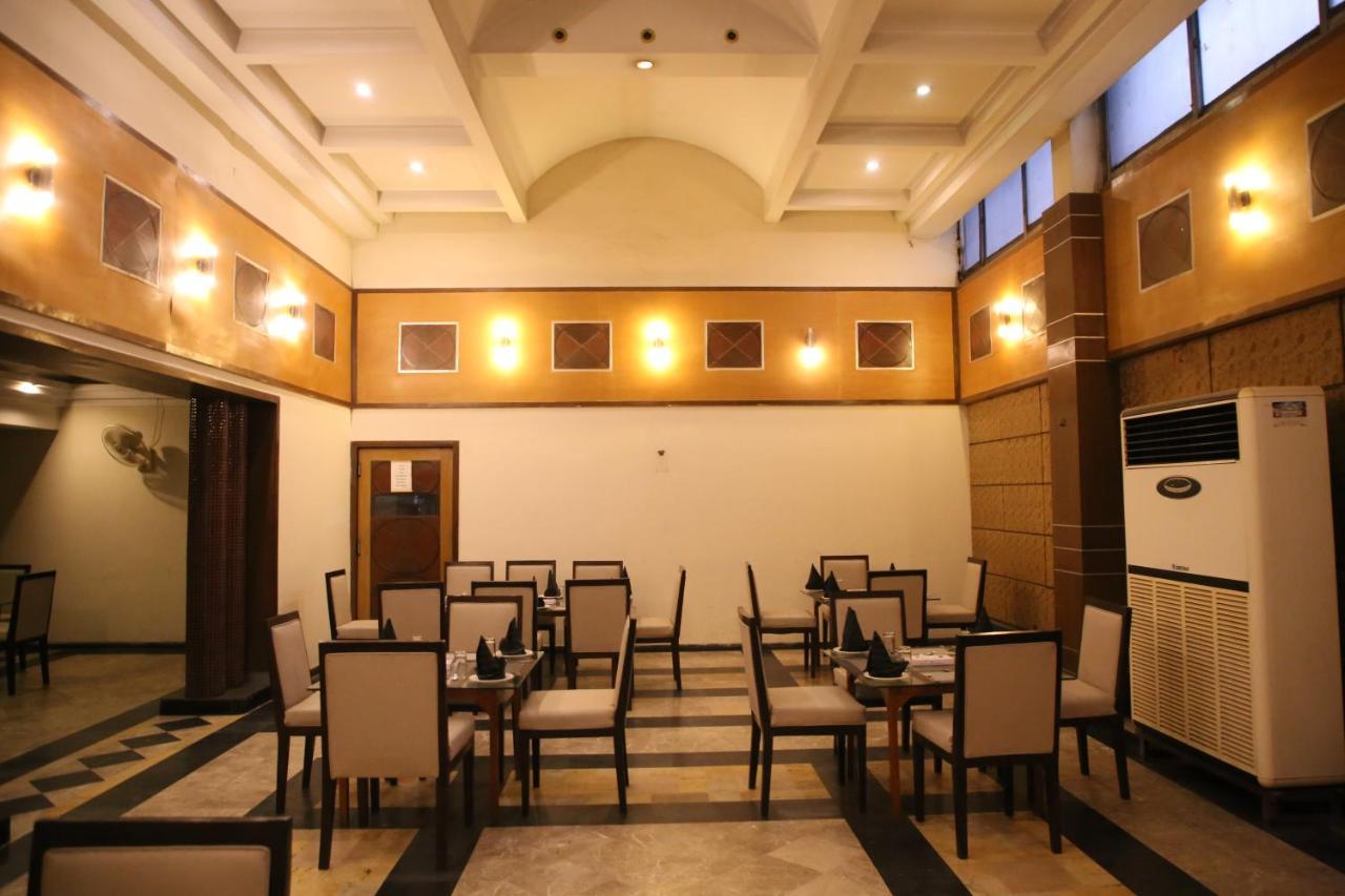 Carlton Tower Hotel ラホール エクステリア 写真