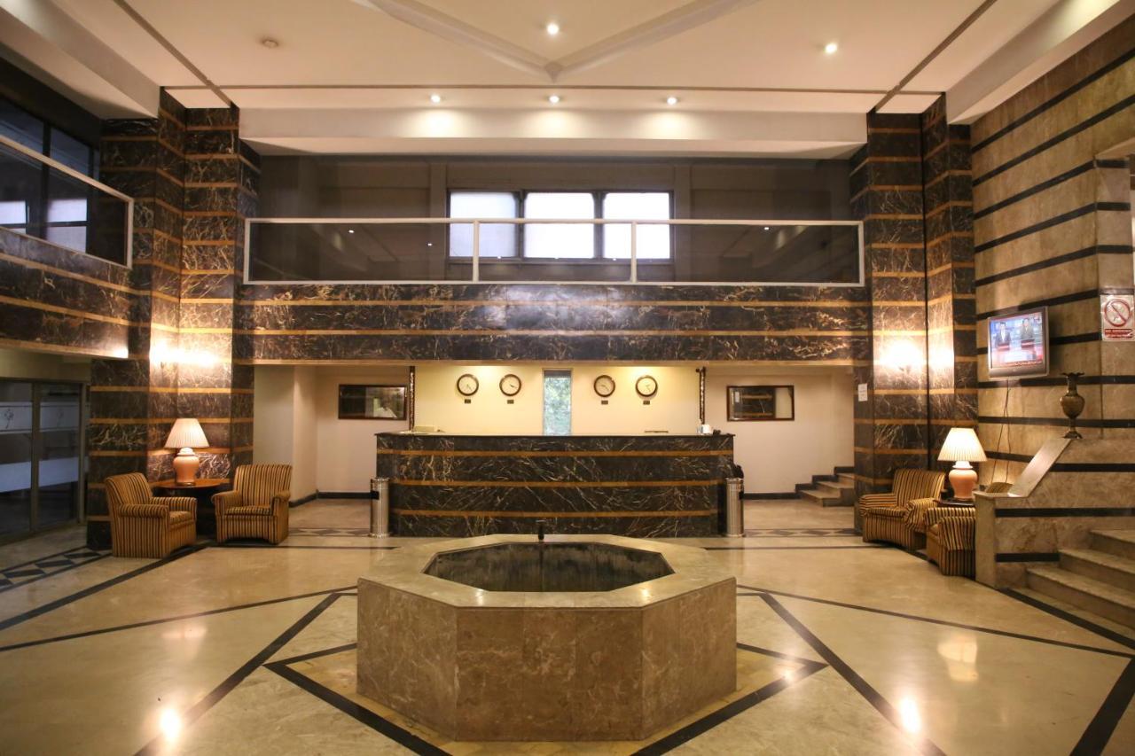 Carlton Tower Hotel ラホール エクステリア 写真