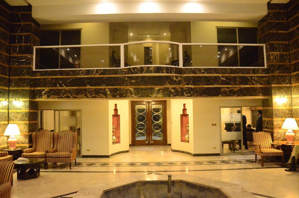 Carlton Tower Hotel ラホール エクステリア 写真