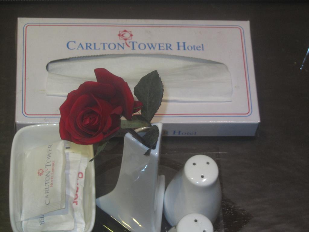 Carlton Tower Hotel ラホール エクステリア 写真