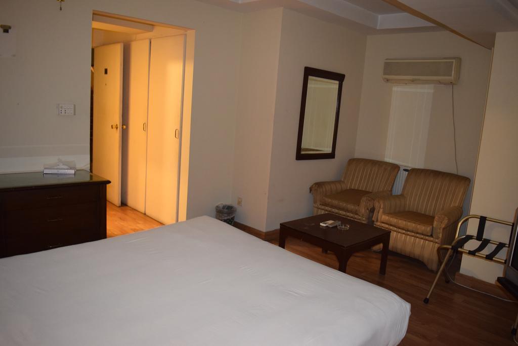 Carlton Tower Hotel ラホール 部屋 写真