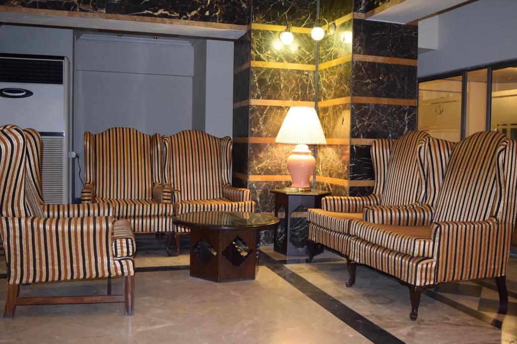 Carlton Tower Hotel ラホール エクステリア 写真