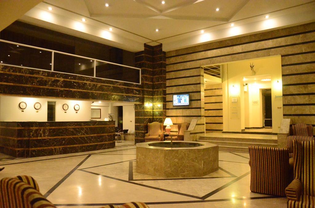 Carlton Tower Hotel ラホール エクステリア 写真