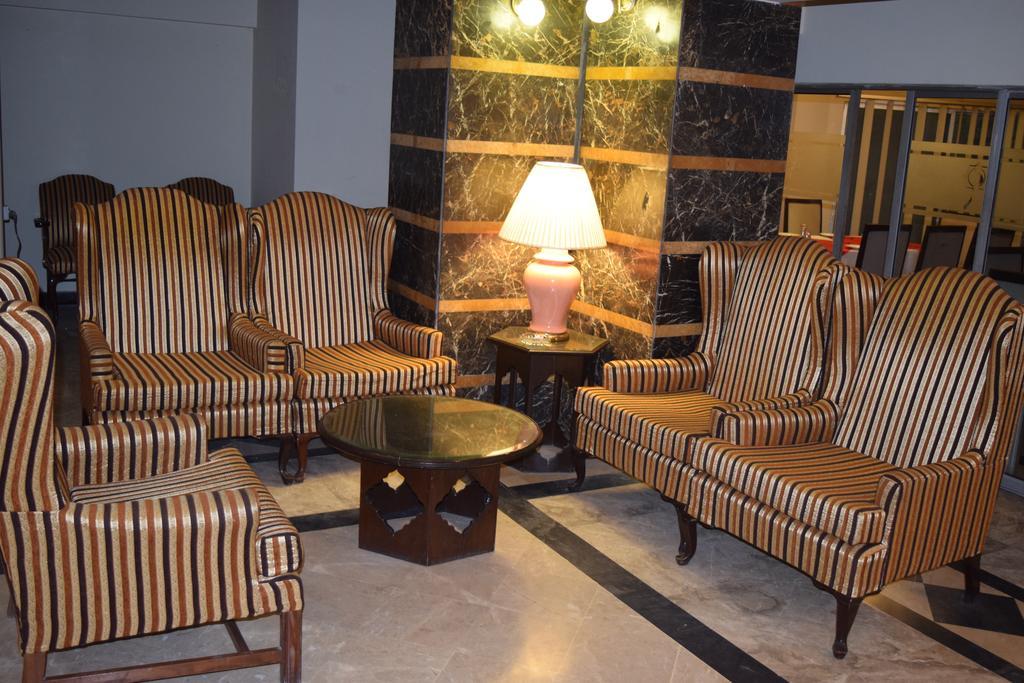 Carlton Tower Hotel ラホール エクステリア 写真