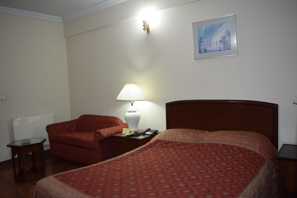 Carlton Tower Hotel ラホール 部屋 写真