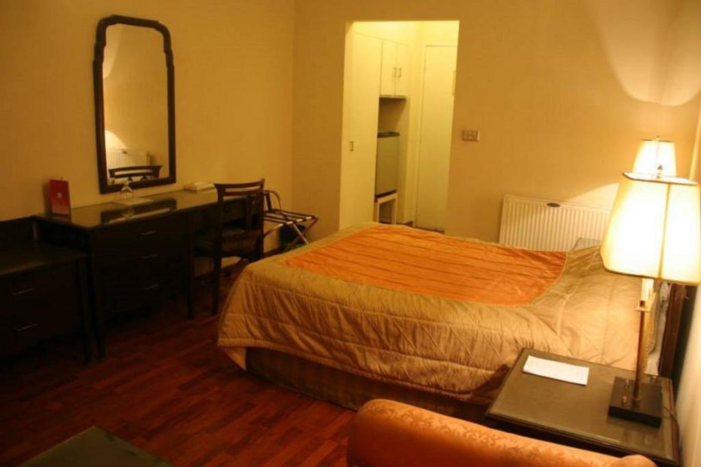 Carlton Tower Hotel ラホール 部屋 写真